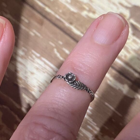 Dainty Flower Toe Sterling Silver Toe Ring - Picture 3 of 4